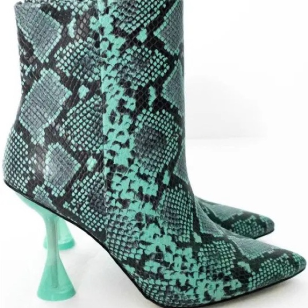 Gianni Bini Blue Snake Skin boots